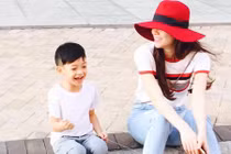 Hồ Ngọc Hà bụi bặm xuống phố cùng con trai Subeo