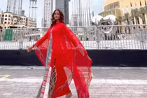 Nghiện kéo chân quá đà, H'Hen Niê trông như "người dị dạng"