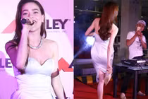 Hồ Ngọc Hà chịu chơi cởi phăng giầy, quậy trên sân khấu