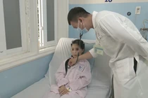 Đi chân trần nhiễm “khuẩn ăn thịt người”, bác sĩ chỉ cách phòng tránh