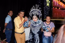 NSƯT Tú Sương trật khớp gối đi cấp cứu sau đêm diễn