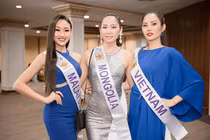 Diệu Linh diện đầm xanh nổi bật đọ dáng dàn mỹ nhân quốc tế