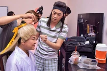 Dành hài Hoài Linh ân cần hóa trang cho MC Thanh Bạch