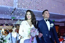 Hoa hậu biển Vân Anh hạnh phúc trong lễ cưới lần hai