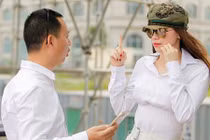 Hồ Ngọc Hà diện cây trắng, lái xế sang đi tập nhạc