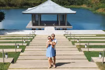 Vợ chồng Tăng Thanh Hà quấn quýt khi đi du lịch