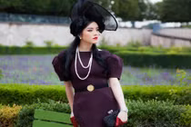 Lý Nhã Kỳ kiêu sa với nón đội kiểu công nương 