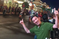 Đàm Vĩnh Hưng khoe ảnh nhí nhố ở trời Tây