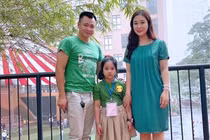 Khoảnh khắc hạnh phúc bên vợ con của NSND Tự Long