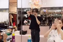 Stylist quàng quần lót của Ngọc Trinh lên mặt làm tai nghe