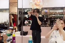 Stylist quàng quần lót của Ngọc Trinh lên mặt làm tai nghe