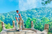 Pha Lê khoe ảnh du lịch ngọt ngào cùng bạn trai doanh nhân