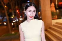 Thủy Tiên khoe dáng đồng hồ cát với váy của Victoria Beckham