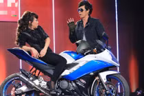 Hoài Linh cực ngầu cưỡi mô-tô trên sân khấu Người bí ẩn