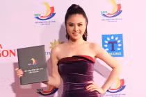 Vân Trang mang “Bí mật thảm đỏ” sang LHP VN tại Pháp