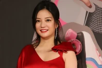 Triệu Vy lộ thân hình mũm mĩm trên thảm đỏ gây ngỡ ngàng