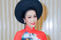 Á hậu Trịnh Kim Chi khoe nhan sắc mặn mà với áo dài đỏ rực