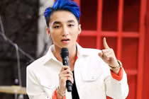 Sơn Tùng MTP copy ý tưởng họp báo bí mật của Rihanna?