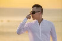 Vũ Khắc Tiệp sang chảnh đi dự tiệc cưới giữa bão scandal