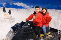 MC Nguyên Khang đưa mẹ đi du lịch New Zealand đầu năm mới