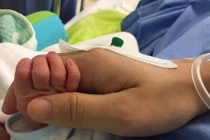 Hình ảnh mới nhất của Khánh Thi và con trai