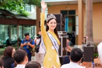 Hoa hậu Lương Thùy Linh diện áo dài về Cao Bằng sau đăng quang