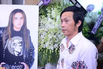 Hoài Linh đi xe ôm đến viếng đám tang Minh Thuận
