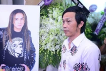 Hoài Linh đi xe ôm đến viếng đám tang Minh Thuận