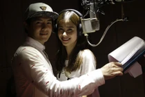 Đông Nhi - Ông Cao Thắng lồng tiếng phim “Khách sạn huyền bí“