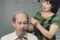 Chuyện người vợ hóa trang nghìn lần cho chồng đóng vai Bác Hồ