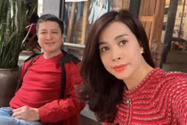 Chí Trung diện trang phục đỏ đồng điệu cùng bạn gái doanh nhân