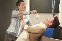 Ngô Kiến Huy bủn rủn tay chân khi nhìn thấy gián