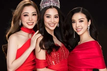 Tiểu Vy đọ vẻ gợi cảm cùng Phương Nga, nhan sắc ngày càng đỉnh cao