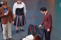 Mỹ nhân Tân Cương gầy trơ xương gây sốc, nằm trong vali vẫn dư chỗ