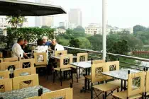 Hà Nội sắp cấm cán bộ la cà hàng quán trong giờ công?