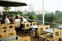 Hà Nội sắp cấm cán bộ la cà hàng quán trong giờ công?