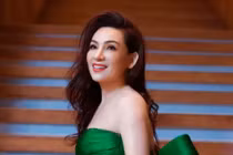 Không ngờ Phi Nhung cũng có lúc sành điệu, dát hàng hiệu thế này!