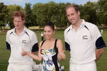 Thu Minh rạng rỡ tái ngộ hoàng tử Anh William