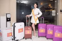 Trần Hoàng Ái Nhi bị thu giữ hành lý vì nghi buôn lậu