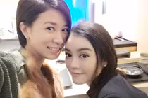 Lý Nhã Kỳ thân thiết cùng Xa Thi Mạn ở Hong Kong