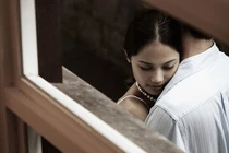 Tôi hoang mang khi bị vợ sếp gạ tình, phải làm sao?