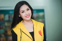 Nguyễn Thị Loan đẹp rạng rỡ giữa ngày đông