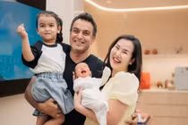 Võ Hạ Trâm sinh quý tử, chồng doanh nhân bật khóc vui mừng