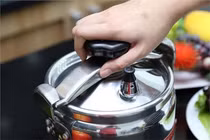 Người phụ nữ bỏng mặt do hơi nồi áp suất, cách xử lý bỏng