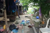 Vợ chết, chồng nguy kịch vì ca nước lạ