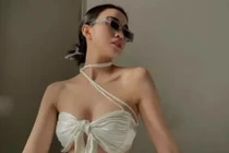 Thiên Nga The Face lộ điểm nhạy cảm vì áo bé tí như sắp tụt