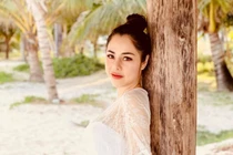 Vẻ gợi cảm, sắc sảo của bạn gái mới diễn viên Huỳnh Anh