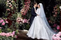 Miranda Kerr tung ảnh cưới sau lùm xùm trả lại kim cương