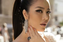 Lý Nhã Kỳ đẹp hoang dại gây bất ngờ trên thảm đỏ Cannes