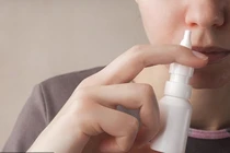 Mắc suy thượng thận vì lạm dụng thuốc xịt mũi chữa viêm xoang